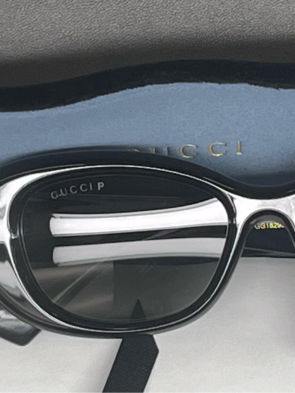 Gucci Black Oval Sunglasses Dark Gray Lenses polarized GG1829SK - Picture 2 of 2